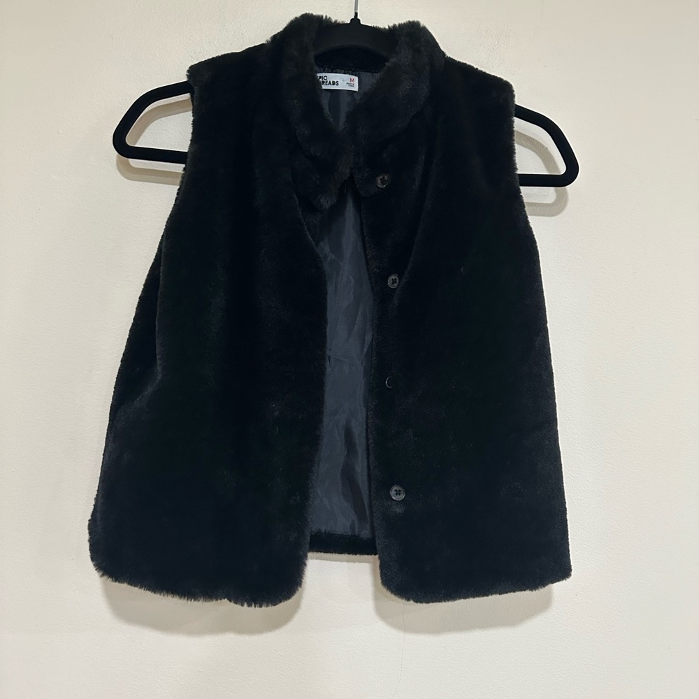 Epic threads black faux fur vest Size medium